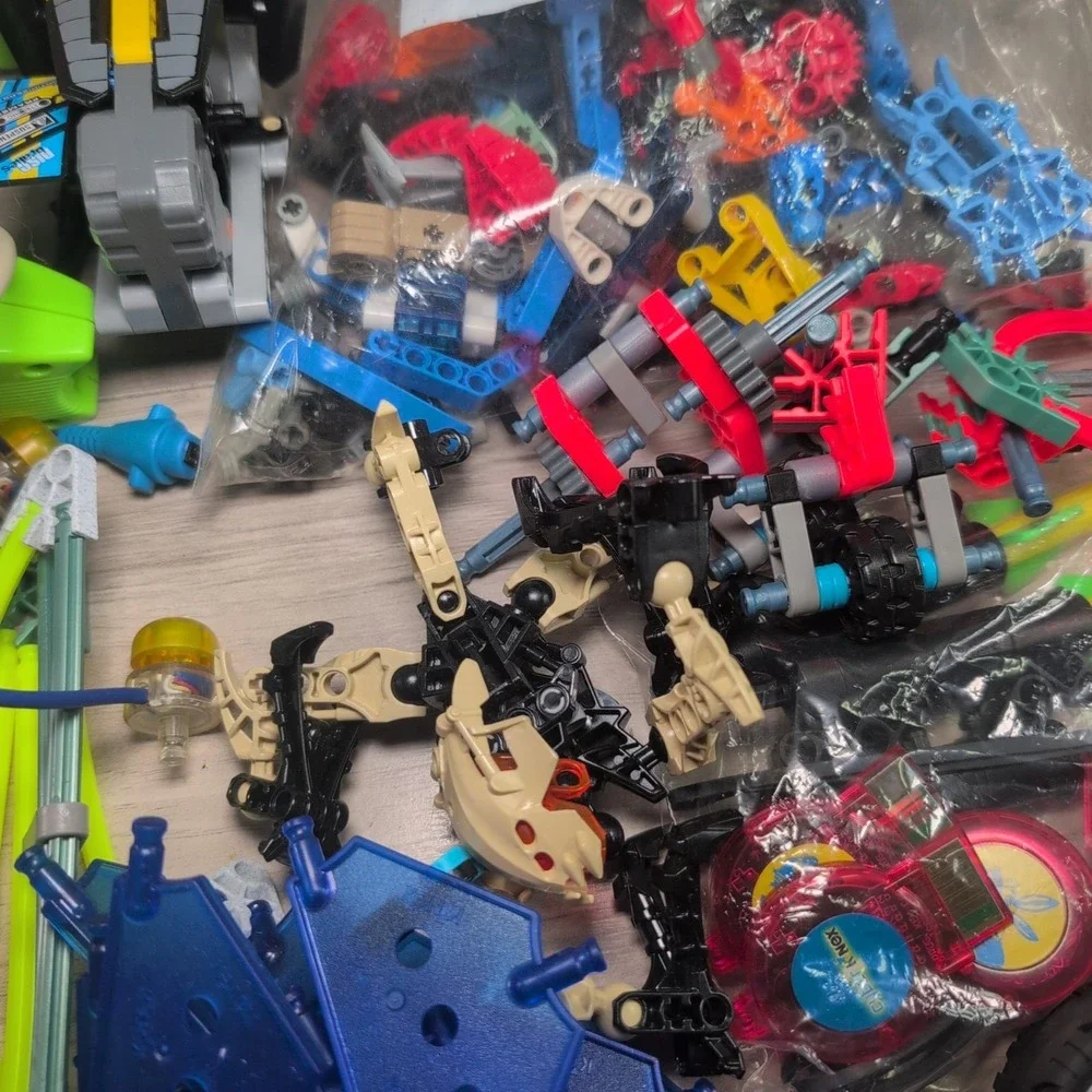 Vintage Cyber K'nex Ultra 63007 Make 5 Cyber Robots ( Missing Parts)